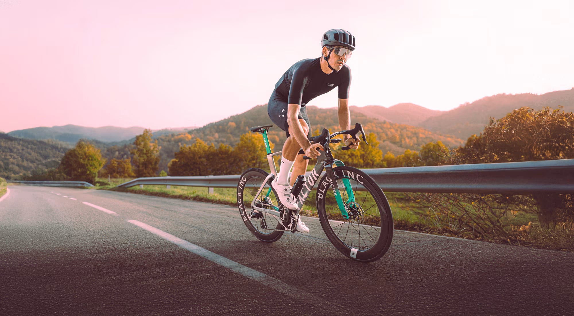 BICICLETA FACTOR ONE V3